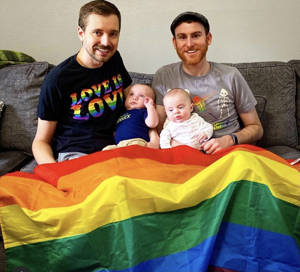 Gay fathers through surrogacy 